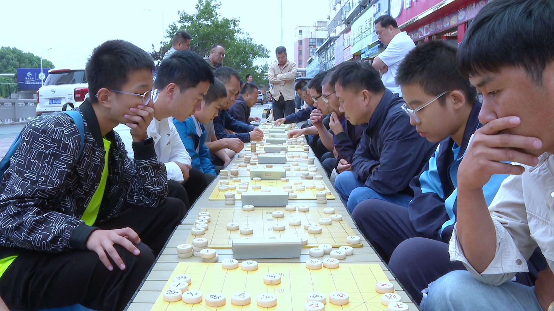 胜负难料艰难角逐中的激烈大战的简单介绍